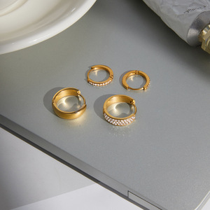 Boucles d'oreilles créoles rondes géométriques en acier inoxydable plaqué or 18 carats avec sertissage diamanté, pour usage quotidien, bijoux pour femmes - Product Image 4