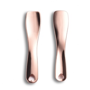 Cuillère à crème pour les yeux et le visage en métal trois couleurs avec logo personnalisé, prix d'usine en gros - Product Image 1
