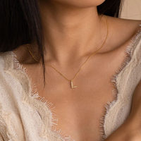 Collar con Cadena Minimalista EMANCO, Letra Inicial de la Suerte, Acero Inoxidable, Collar con Nombre Personalizado para Mujer, Uso Diario, Fiesta, Oficina