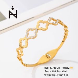 Brazalete de Acero Inoxidable con Diseño de Flor de Cuatro Esquinas, Chapado en Oro, Joyería de Moda para Mujer, Regalo - Product Image 1