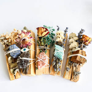 Fagots de Palo Santo Sacrés avec Fleurs Séchées, Cristaux de Guérison et Breloque Œil Turc pour Rituels Spirituels et Bénédiction du Foyer - Product Image 4