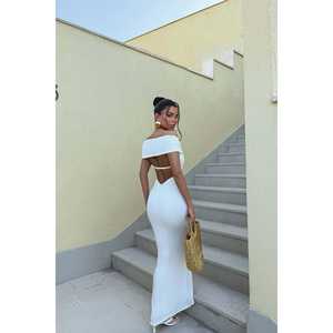 Robe de mariée blanche style bal avec broche décorative, design moderne sans bretelles, taille XL, ornée de perles pour la mariée - Product Image 1