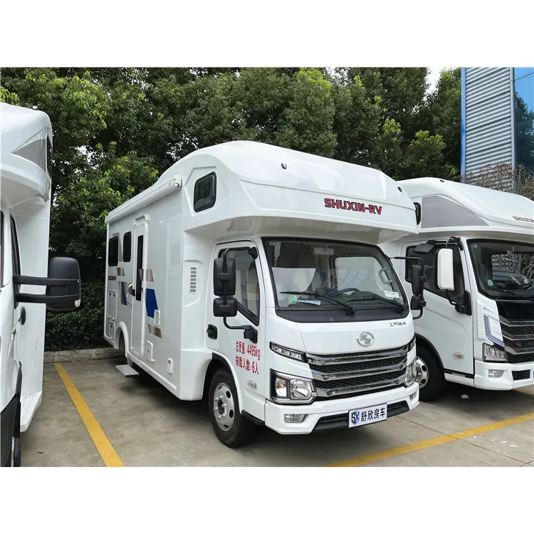 新しいデザイン6人用4x2モバイルキャラバン小型RVキャンピングカーバントラック屋外キャンプ用