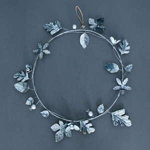 Corona de Hojas Metálicas Hecha a Mano, Redonda, Rústica, Decorativa, con Flores, Sin Iluminación, Paquete Individual, Alta Calidad - Product Image 2
