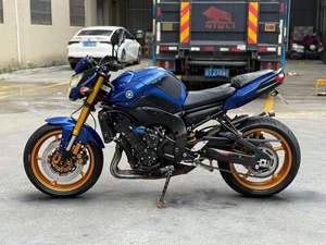 Yamaha <span class=keywords><strong>FZ1</strong></span> 1000cc Moto Naked a Quattro Cilindri in Linea Blu con Forcella Anteriore Dorata e Cerchi Dorati - Product Image 1