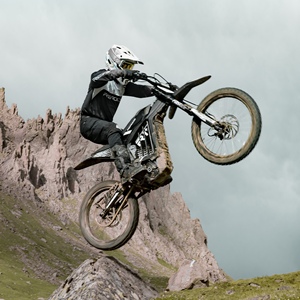 Moto tout-terrain électrique pour adulte 2026, <span class=keywords><strong>pas</strong></span> chère, hauteur de selle universelle 845 mm, légère 68 kg, maniabilité facile, 17 kW, 500 N.m, 72 V, 40 Ah, autonomie 120 km - Product Image 4