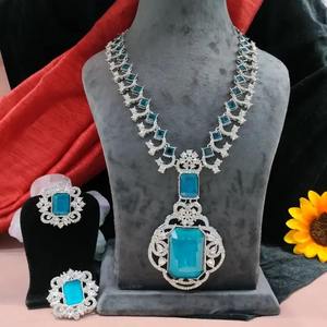 Ensemble de bijoux de déclaration élégant classique collier pendentif pour femme et boucles d'oreilles assorties pour tous les jours et les fêtes cadeau parfait - Product Image 5