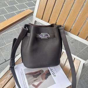 Bolso de Mano Tipo Cubo Impermeable de Cuero Genuino <span class=keywords><strong>GULU</strong></span> con Dos Correas, Nuevo Modelo 2025, 23*22*11cm - Product Image 3