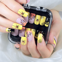Ongles artificiels carrés courts en ABS à motif araignée mignon, pré-conçus, à application rapide pour enfants, avec tampon adhésif en gelée pour manucure.