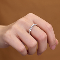 Bague d'éternité en argent 925 ronde Micro Pave Moissanite Pierres Bague d'éternité complète Bijoux Miossanate Bague en argent sterling 925