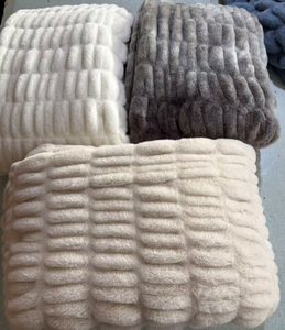 Mantas fruncidas de doble cara de piel sintética de conejo, lujosa manta de visón de piel ponderada Reversible suave de 60x72 pulgadas, color blanco - Product Image 3