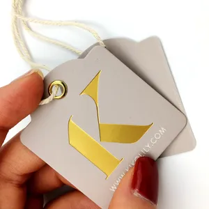 Fornecedor fábrica de vestuário pendurar tag usar folha de ouro de impressão tag selo corda de plástico com o logotipo personalizado