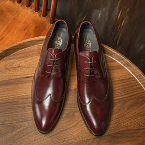 Elegantes Zapatos de Vestir Clásicos para Hombre en Cuero Pulido a Mano, Color Marrón, con Cadena Metálica Negra para Hombre - Product Image 5