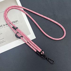 Étui de téléphone bandoulière personnalisé avec sangles réglables en dacron et cordon de cou pour téléphone portable avec patch universel détachable - Product Image 1