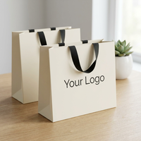 Sac cadeau en papier de luxe avec décoration en nœud, logo personnalisé, écologique, réutilisable, emballage de boutique haut de gamme avec poignée en ruban de satin
