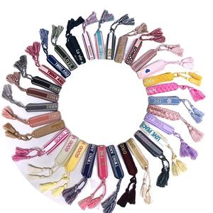 Braccialetti di corda intrecciati con lettere d'amore personalizzabili personalizzabili per braccialetti promozionali con Design unico - Product Image 1