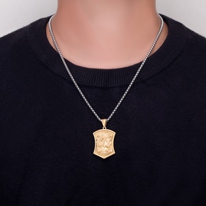 Collier Méduse en Or, Mythologie Grecque, Bijoux Féministes en Acier Inoxydable, Médaillon Grec Ancien, Style Grec Ancien à la Mode - Product Image 5