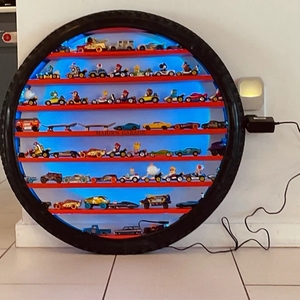 Estante Flotante de Madera para Exhibición de Autos de Juguete Montado en la Pared con Diseño de Neumático, Organizador de Garaje para Almacenamiento de Coches - Product Image 2