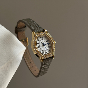 IEKE Tonneau-Shaped Arabic Numeral Dial Women's Retro Quartz <b>Watch</b> Simple Design Alloy <b>Case</b> 38mm Leather Strap Day/Date Display - Product Image 2