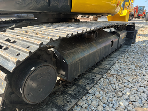 Mini-excavatrice Komatsu PC55 d'occasion du Japon, bon état, prix bas, faible nombre d'heures, cabine fermée, idéale pour les travaux en espaces restreints. - Product Image 6
