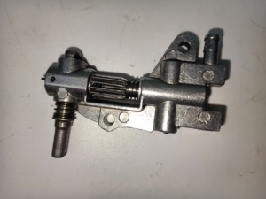 مضخة زيت منشار سلسلي معدنية من UM مع مجموعة تروس حلزونية لمنشار سلسلي 4500 5200 5800 45CC 52CC طويلة العمر - Product Image 5