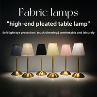 Lampe de table LED en métal et tissu, à intensité tactile, batterie incluse, température de couleur réglable, lampe d'ambiance multicolore pour restaurant et chambre à coucher