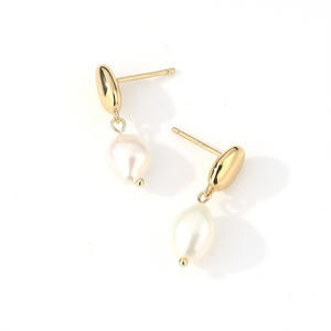 Pendientes de Perlas Naturales con Baño de Oro de 18k, Estilo Simple y Moderno - Product Image 3