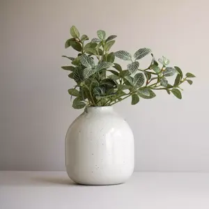 Florero moderno de metal de primera calidad para arreglos florales de interior y exterior para decoraciones de eventos de oficina en casa - Product Image 1