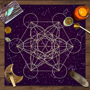 ผ้าปูโต๊ะไพ่ทาโรต์ขายส่ง ขนาด 75*75 ซม. ผ้าตกแต่งเกมกระดาน ลายแมนดาลา ดวงจันทร์ ดอกไม้ ผีเสื้อ ผ้าปูโต๊ะสำหรับบูชา - Product Image 1