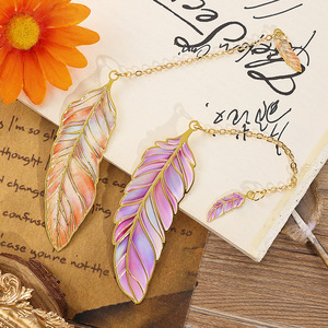 Segnalibro in Metallo a Forma di Piuma, Elegante Clip <span class=keywords><strong>per</strong></span> Pagine, <span class=keywords><strong>Regalo</strong></span> Creativo Multifunzionale <span class=keywords><strong>per</strong></span> Studenti e Insegnanti, Colori Assortiti - Product Image 4