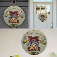 Panneau de bienvenue artisanal moderne rustique avec motif de vache des Highlands et fleurs sauvages pour mariage à la ferme