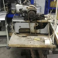 Machine à coudre industrielle Durkopp Adler 558 à œillet et à bouton-trou d'occasion