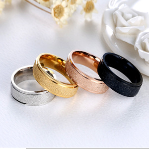 Jane Eyre-anillo de compromiso para parejas, 6mm, arena esmerilada, chapado en oro de 18K, acero inoxidable, venta al por mayor - Product Image 1