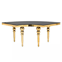 Grande table serpentine ronde élégamment conçue pour 24 personnes pour une table de mariage de fête à louer