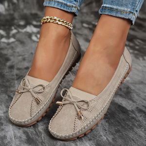 Mocassins plats beiges à bout pointu pour femmes, chaussures décontractées style ballerine à semelle légère, confortables et faciles à enfiler - Product Image 3