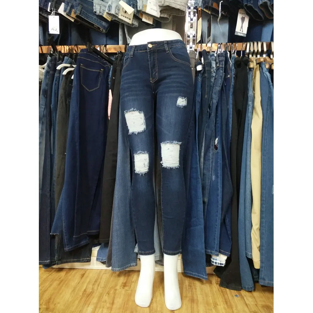 1.99 USD all'ingrosso della fabbrica dei jeans a buon mercato di abbigliamento per le donne jean pantaloni dei jeans delle signore pantaloni scorte in eccesso