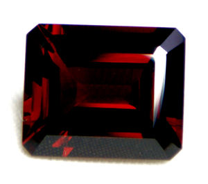 พลอยโกเมนสีแดงธรรมชาติขนาดมาตรฐานตัดจากมรกตพลอยมีค่ามีค่ามีค่าสำหรับการส่งออกจำนวนมาก - Product Image 4