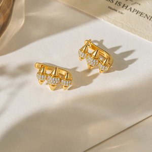 Boucles d'oreilles à clous plaquées or avec zircons, forme géométrique, bijoux de mode pour femmes EKA-041 - Product Image 2