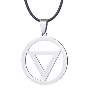 Collier pendentif ZRM Fashion en argent avec charme Triskelion Teen Wolf - Acier inoxydable unisexe tendance pour les occasions spéciales - Product Image 5