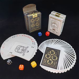Cartes à jouer personnalisées Ted, dorées à chaud, en papier noir, pour poker, échecs et divertissement, origine Guangzhou, emballage en boîte en papier - Product Image 4