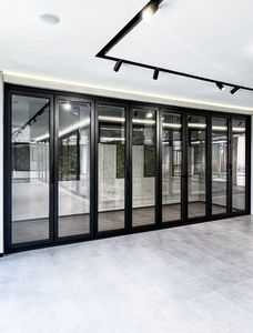 Porte <span class=keywords><strong>coulissante</strong></span> pliante antivol en alliage d'aluminium robuste de la série 70, moderne, pour villa, salon, hôtel, avec verre mobile - Product Image 4