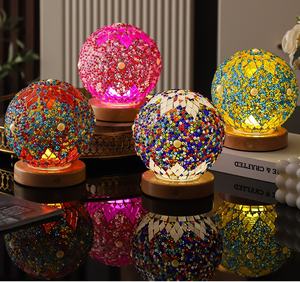 Maroc Style 3D Veilleuse Personnalisé Base En Bois Verre Saturne Cristal Coloré LED Mini Planétaire Mosaïque Rougeoyant Alimenté Par Batterie - Product Image 3