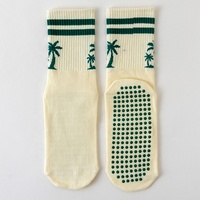 Chaussettes de Pilates Bioserica Era Spring respirantes, écologiques, antidérapantes, personnalisées pour femmes, avec design tendance et confort optimal.