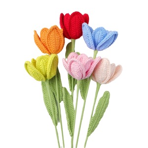 Bouquet di petali di tulipano in maglia di lana intrecciata a mano fiore artificiale uncinetto per regalo - Product Image 5