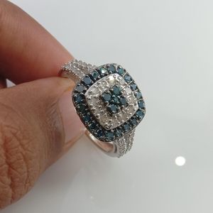 Bague de fiançailles en diamant Jewelspaark 0,862 carats, coupe ronde, couleur fantaisie blanche et bleue, argent sterling 925, pour femme - Product Image 3