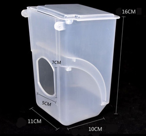 Mangiatoia Automatica in Plastica PP Bianca a Un Foro per Uccelli, Piccioni e Pappagalli - Product Image 4