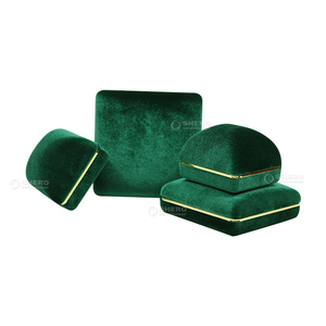 Boîte à bijoux en flanelle de luxe avec logo personnalisé, forme d'arche, boîte à bijoux en velours, motif carré multicolore, boîtes à bijoux personnalisées - Product Image 2