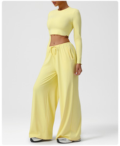 Top e pantaloni sportivi sportivi da donna a figura intera sono adatti per lo Yoga e le attività quotidiane. Arrivano in un Set di due pezzi. - Product Image 6