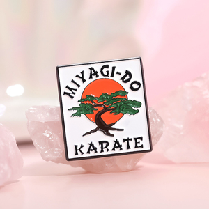 Spille <span class=keywords><strong>Miyagi</strong></span> Do Karate smaltato spille da ventaglio di arti marziali personalizzate spille risvolti gioielli regalo per cartoni animati - Product Image 1