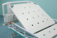 Letto Medico Economico a 3 Manovelle in Plastica ABS per Assistenza Domiciliare e Ospedaliera